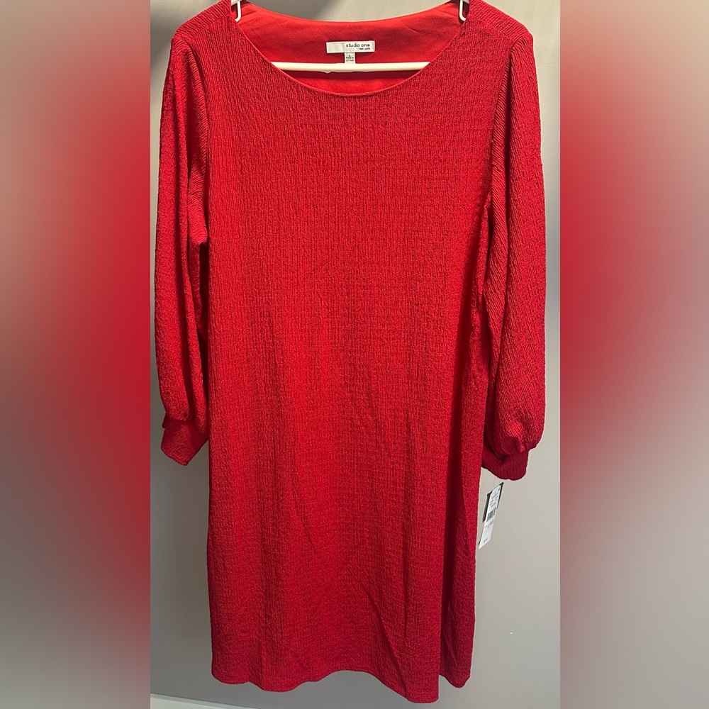 STUDIO ONE Size LARGE Vibrant Red Long Sleeve Dress, NWT.